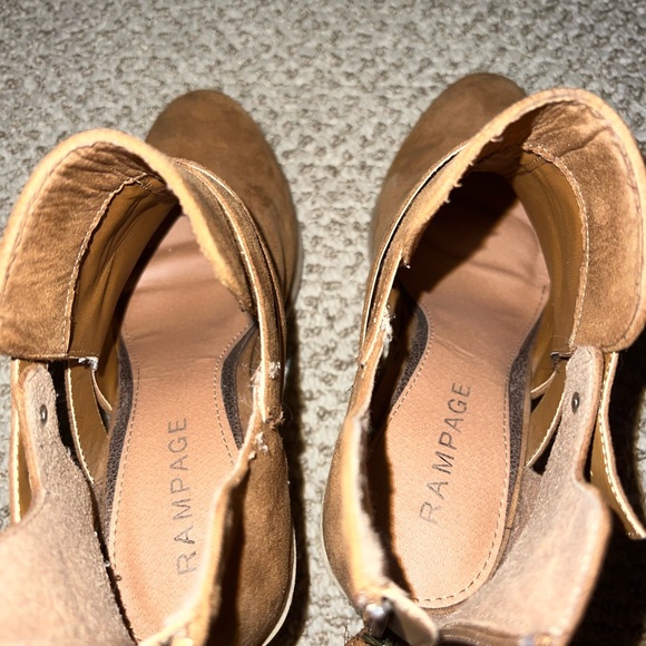 Women’s brown close-toed wedge booties. Brand new condition. Size W 9 - Picture 5 of 5